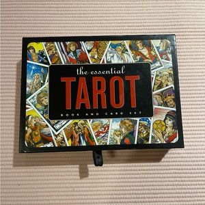The Essential Hanson-Roberts Tarot Kit: Book and Card Set